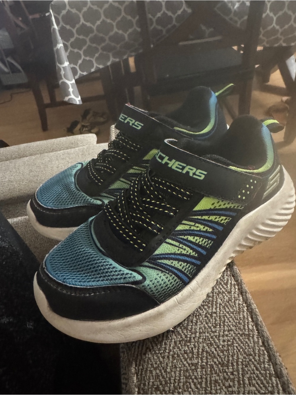 Skechers Kids Blue & Green Mesh Athletic Sneakers size 1, big kids